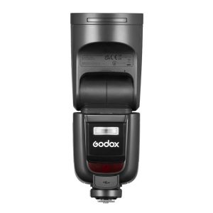 godox_v1_pro_canon_04 Musta Godox V1 Pro -salama Canon kameroille -kamerasalama seisoo pystyasennossa valkoisella pohjalla, ja sen etupuolella on Godoxin logo ja pieni valkoinen salamapaneeli.