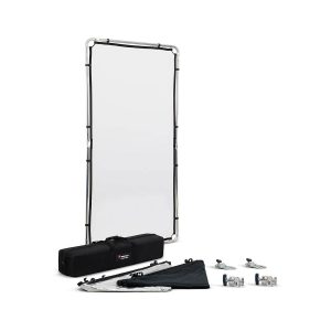 Manfrotto Scrim Kit 1 Pro All In One Medium 1,1 x 2m sisältää suorakulmaisen metallikehyksen, jossa on läpikuultava valkoinen näyttö, mustan kantolaukun, kaksi kiinnikettä, kaksi hiekkasäkkiä ja lisävarusteita valkoisella pohjalla.