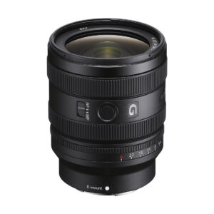 Designed for E-mount cameras, the Sony FE 24-50mm f/2.8 G lens features zoom and focus rings, aperture markings, G logo and AF/MF switch. Shot in black against a white background. 100€ cashback offer included.