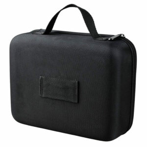 Godox Hard Case AD200 on musta, suorakulmainen, vetoketjullinen kantolaukku, jossa on kuvioitu pinta, yläkahva ja pieni kangaslaastari sivulla.