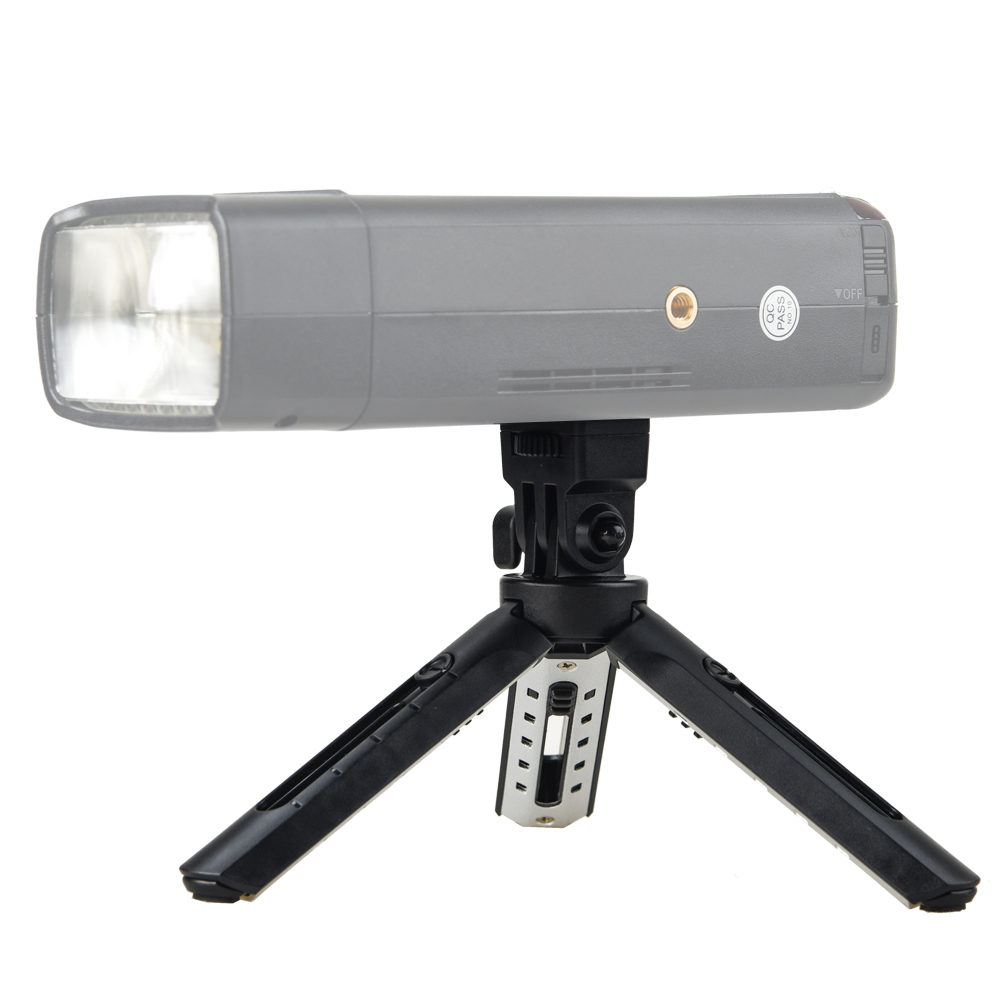 Godox Mini Tripod AD200 on kannettava kamerasalama, joka on asennettu pieneen, kokoontaitettavaan mustaan jalustaan, ja se näkyy eristettynä valkoisella taustalla.