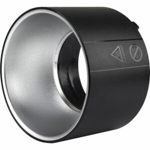 Godoxin heijastin + suojus AD600PRO:lle on musta-hopea metallinen kiinnike, jossa on sileä, leveä aukko ja turvamerkinnät ja joka on suunniteltu käytettäväksi studiovalojen tai salamoiden kanssa.