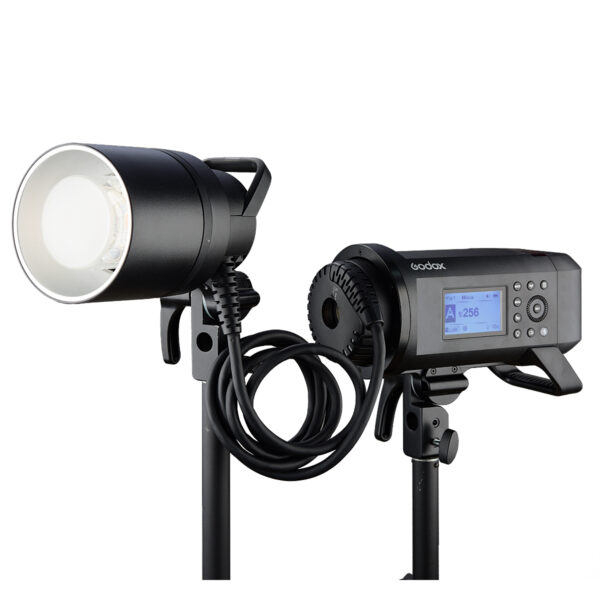 Godox H600P - AD600PRO Ulkoinen salamapää 600ws Bowens on ammattimainen studiostroboskooppivalaisin, jossa on digitaalinen ohjauspaneeli ja näyttö, jalustalle kiinnitettävä ja jossa on kierretty virtajohto, joka yhdistää pään pääyksikköön.