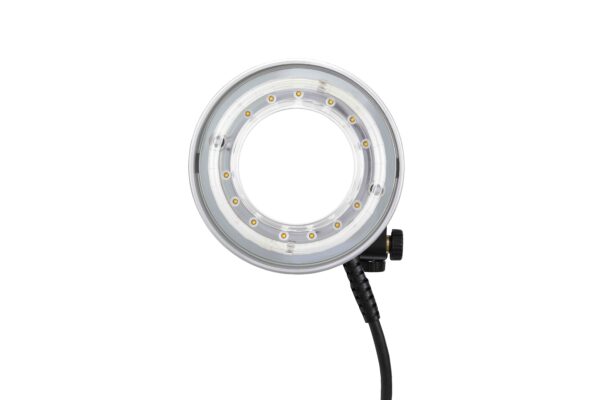 Lähikuvassa Godox R1200 Ring Flash Head for AD1200Pro -salamavalaisimesta näkyy sen pyöreä LED-muotoilu, läpinäkyvä ulkokotelo, keskiaukko ja sivuvirtajohto, kaikki valkoista taustaa vasten.
