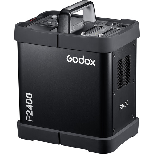 Godox P2400 on musta kannettava virtalähde, jossa on yläkahva ja jonka sivuilla on merkinnät "Godox" ja "P2400" ja jossa on ohjauspainikkeet ja tuuletusaukot.