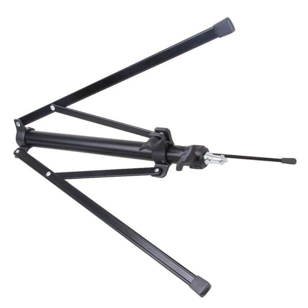 Musta Godox Witstro Tripod, jossa on kolme ulosvedettyä jalkaa, on kyljellään valkoista taustaa vasten, ja siinä näkyy keskitanko ja säätönuppi. Se on todennäköisesti suunniteltu mikrofonin tai vastaavan laitteen pitämiseen.