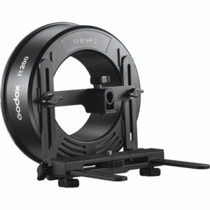 Godox R200 Rengassalamapää AD200Pro & AD200:lle on kuvattu takaa valkoisella pohjalla, ja siinä on säätönupit, merkitty takapaneeli ja kiinnityskannatin.