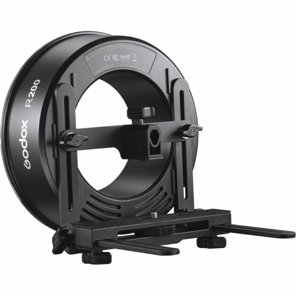 Godox R200 Rengassalamapää AD200Pro & AD200:lle on kuvattu takaa valkoisella pohjalla, ja siinä on säätönupit, merkitty takapaneeli ja kiinnityskannatin.