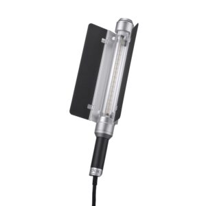Godox AD-S200 Stick Flash Head on sylinterinmuotoinen valaisin, jossa on hopeinen tynnyri, musta kahva ja litteät mustat paneelit molemmilla sivuilla, jotka on yhdistetty virtajohdolla.
