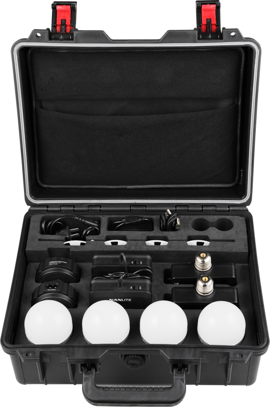 NANLITE Pavotube T8-7X-4 Light Kit & Pavobulb 10C 4 Bulb Kit toimitetaan mustassa kovakuorisessa kotelossa, jossa on vaahtomuovilokerot neljälle valkoiselle polttimolle, kahdelle sovittimelle, kaapeleille ja lisävarusteille, jotka kaikki on järjestetty siististi avoimen kotelon sisällä.