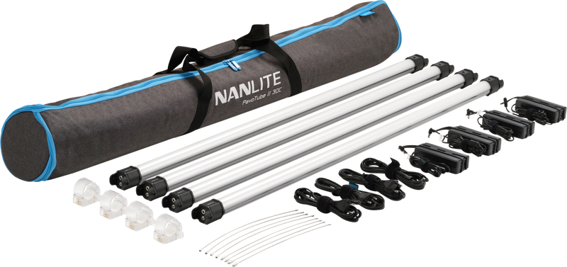 NANLITE Pavotube II 30C LED RGBWW Tube Light 4 Light Kit sisältää neljä putkivaloa, pehmustetun kantolaukun, sovittimet, virtajohdot, kiinnitysklipsit ja selkeät kiinnikkeet, jotka on järjestetty siististi valkoiselle taustalle.