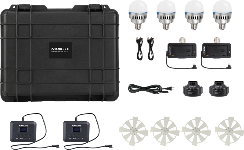 NANLITE Nanlite Pavotube T8-7X-4 Light kit & Pavobulb 10C 4 Bulb kit näkyy valkoisella pohjalla mustassa kovassa kotelossa, jossa on neljä sipulinmuotoista LED-valoa, kaksi virtalähdettä, latauskaapelit, kaksi kaukosäädintä ja neljä muovista diffuusoria.