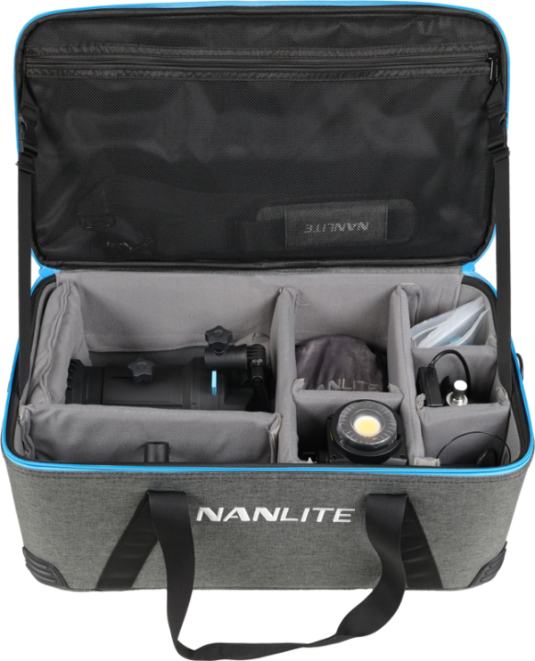 Avoin harmaa NANLITE-kantolaukku, jossa on pehmustetut lokerot, pitää NANLITE Forza 60B II LED Bi-color -valaisimen, 19°- ja 36°-projektioliittimet ja tarvikkeet siististi järjestyksessä sisällä.