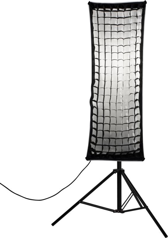 NANLITE Eggcrate grid for Softbox 45x110cm on kiinnitetty korkeaan suorakulmaiseen studiosoftboxiin mustalla jalustalla, jossa on virtajohto ja joka on asetettu valkoista taustaa vasten.