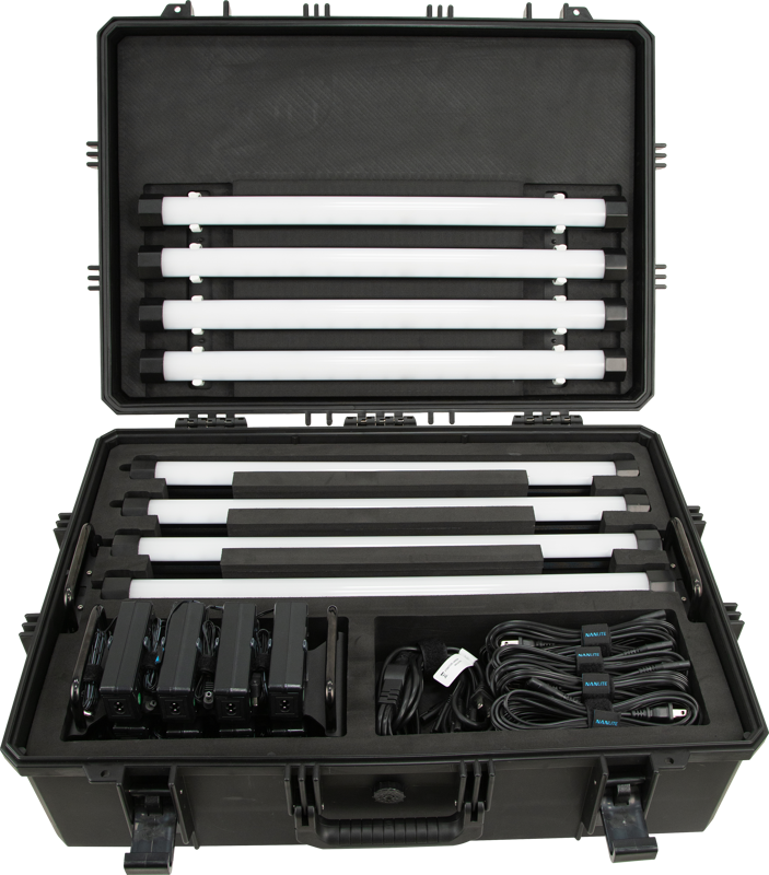NANLITE Hard Case for 8 pcs PavoTube II 15X with internal EVA on musta kova kotelo, jossa on lokerot kahdeksalle LED-putkivalaisimelle, niiden virtasovittimille ja kierretyille kaapeleille, jotka kaikki on järjestetty siististi.