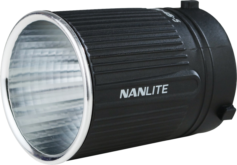 Lähikuva NANLITE 45° Small Reflectorista FM-kiinnityksellä, jossa on musta uurrettu runko, heijastava sisäpinta ja hopeinen reunus valoaukon ympärillä.