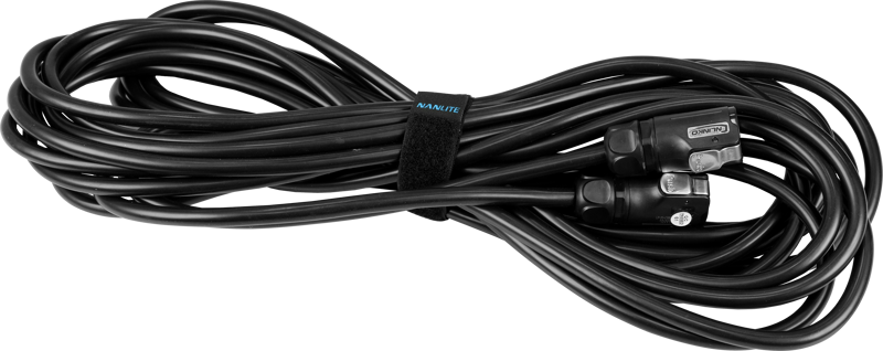 NANLITE 8 Pin DC Connection Cable 12m for Forza 720/720B on pitkä musta kaapeli, joka on siististi kääritty ja kiinnitetty mustalla tarranauhalla ja jossa on liittimet molemmissa päissä.