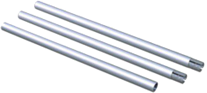 Kolme NANLITE Background Tube 3 metrin tankoa on esillä vierekkäin valkoisella pohjalla: yhdessä on kierteitetty pää, toisessa on hieman painunut pää ja kolmannessa tangossa on sileät päät.