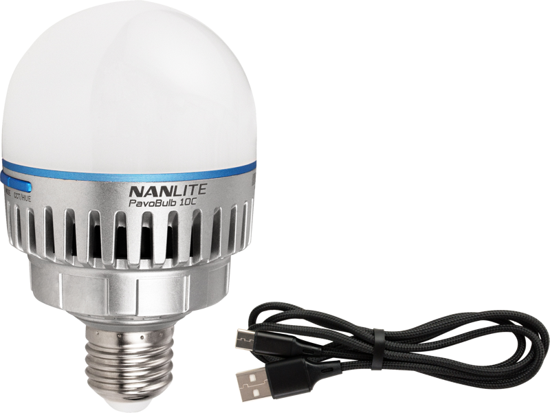 NANLITE PavoTube T8-7X & PavoBulb 10C 1+1 -pakkaus, jossa on PavoBulb 10C LED, jossa on metallinen pohja ja valkoinen kupu, sekä musta USB-latauskaapeli, jossa on vakio- ja USB-C-liittimet.