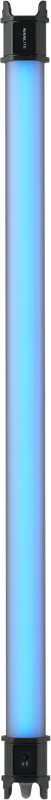NANLITE Pavotube II 15C LED RGBWW Tube Light 1 Light Kit -putkivalaisimessa on korkea, sylinterimäinen muotoilu, jossa on elinvoimainen sininen hehku, mustat päätykappaleet ja ohjauspainikkeet molemmissa päissä modernia, tyylikästä valaistusta varten.