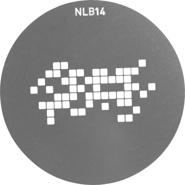 NANLITE GOBO Set 1 PJ-BM:lle sisältää pyöreän, harmaan gobon, jonka keskellä on valkoisten neliöiden ruudukko ja yläreunaan painettu koodi NLB14.