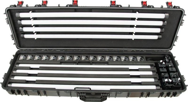 NANLITE Hard Case for 8 pcs PavoTube II 30X, jossa on sisäinen EVA, on auki, ja siinä näkyy useita pitkiä, valkoisia LED-putkivaloja ja lisävarusteita, jotka on järjestetty siististi mukautettuihin vaahtomuovipaikkoihin suojakotelon sisällä.