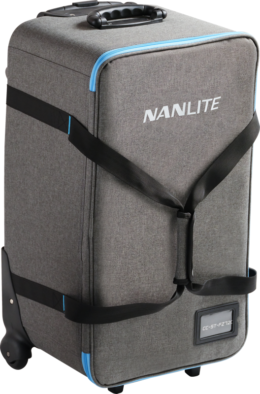 800q-03_124824 NANLITE Trolly Case for Forza 720/720B on harmaa rullattava kotelo, jossa on mustat hihnat, siniset korostukset, yläkahva, pyörät alareunassa, Nanlite-logo etupuolella ja kirkas etikettitasku.