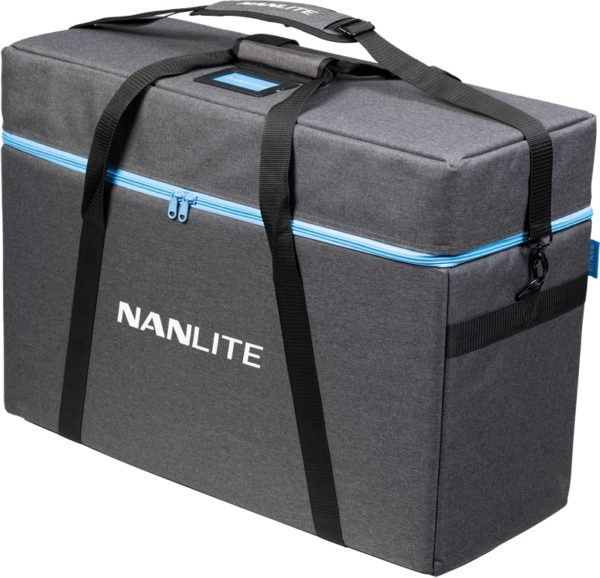 Harmaassa, suorakulmaisessa NANLITE FS-150B Bi-Colour 2 -valopakkauksen kantolaukussa on sininen vetoketju, mustat hihnat, Nanlite-logo edessä ja pehmustettu yläkahva helppoa kuljetusta varten.