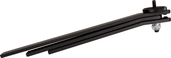 NANLITE-lattiajalusta LS-FL-1/4 F II 15X/30X:lle on musta metallijalusta, jossa on säädettävät varret ja ruuvimekanismi ja joka näkyy valkoisella pohjalla.