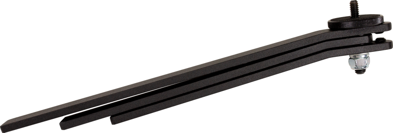 NANLITE-lattiajalusta LS-FL-1/4 F II 15X/30X:lle on musta metallijalusta, jossa on säädettävät varret ja ruuvimekanismi ja joka näkyy valkoisella pohjalla.
