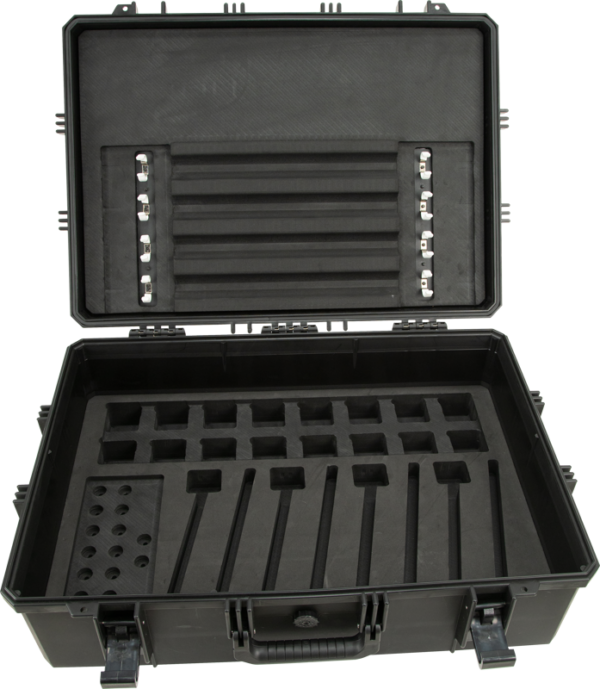 NANLITE Hard Case for 8 pcs PavoTube II 15X -kotelossa on avoin musta kova kuori, jossa on sisäinen EVA-vaahtomuovisisäke, joka tarjoaa useita muotoiltuja aukkoja, jotka järjestävät ja suojaavat valaisulaitteita turvallisesti.