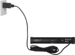 Musta Nanlite PavoTube II 6C LED-valo on kytketty pistorasiaan NANLITE USB-USB-C 3m -liitäntäkaapelilla ja USB-sovittimella, ja kierretty kaapeli on valon vieressä.