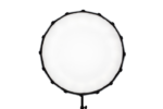 NANLITE Softbox 60cm FM-kiinnityksellä, suuri pyöreä studiovalo, jossa on musta kehys ja valkoinen diffuusori, näkyy vaaleanharmaata taustaa vasten.