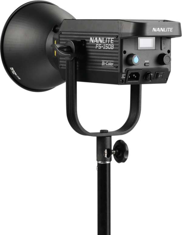 NANLITE FS-150B Bi-Color LED Spot Light -LED-valo on asennettu mustaan jalustaan, jossa näkyy sen takaohjauspaneeli, säätönuppi ja virtaliitännät.