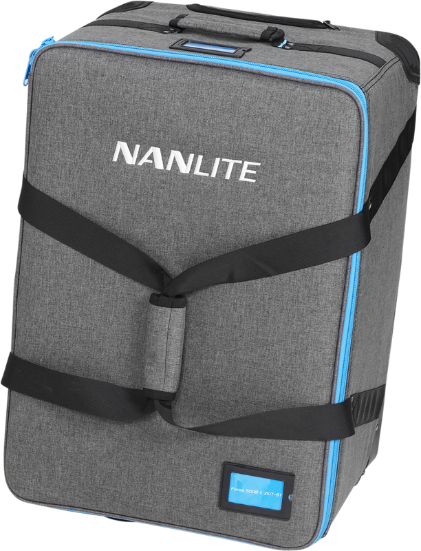 NANLITE Trolley Case for 2 Lights Forza 500/500B II on suuri, suorakaiteen muotoinen harmaa kotelo, jossa on sininen reunus, mustat etuhihnat, yläkahva ja etikettiteline alakulmassa.