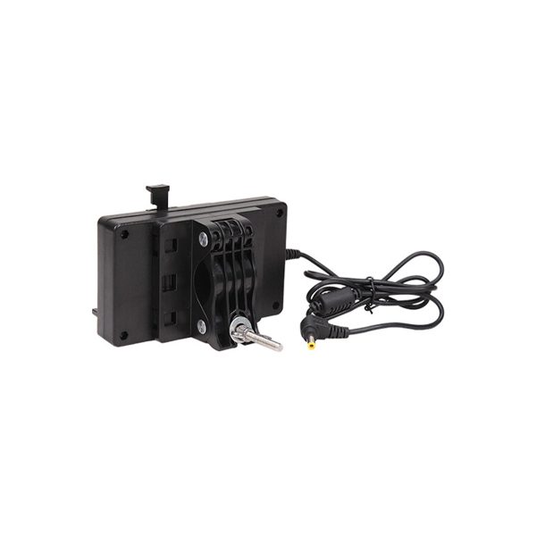 NANLITE V-Mount -akkusovitin DC-portilla on musta elektroniikkalaite, jossa on asennettu vaihtokytkin, kolme säätönuppia ja liitetty virtajohto, jossa on suorakulmainen liitin, kuvassa valkoisella pohjalla.