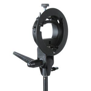Godox S-tyypin kiinnike Bowens + Softbox 60x60cm kiinnitetään valotustelineeseen salamalaitteiden ja modifiointilaitteiden kiinnittämistä varten valokuvauksessa, ja siinä on säätönupit ja Bowens-kiinnike.