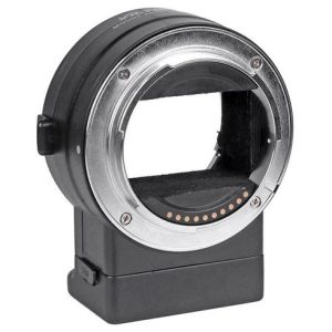 Lähikuva Viltrox Nikon F - E1 Autofocus Adapterista, jossa on pyöreä metallirengas, elektroniset koskettimet ja musta suorakulmainen pohja Nikon F-mount -objektiivien kiinnittämiseksi kameran runkoon.