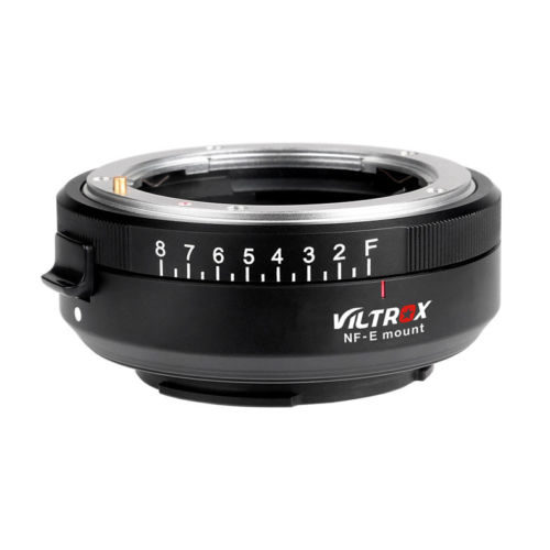 Lähikuva Viltrox Nikon F - E MF-objektiivin kiinnityssovittimen 2 stopista, jossa näkyy sen musta-hopea muotoilu, säätönumerot ja Viltrox-logo sivulla.