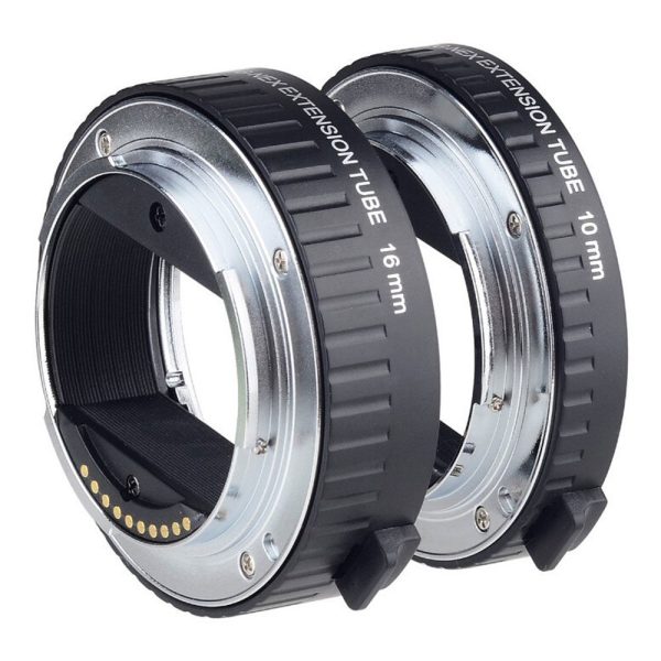 Kaksi Viltrox DG NEX (10mm/16mm) automaattista jatkoputkea Sony NEXille, jotka on suunniteltu lähikuvaukseen, seisovat pystyssä vierekkäin valkoista taustaa vasten.