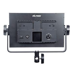 Viltrox VL 40T LED-valon takakuva, jossa näkyy sen suorakulmainen muoto, säätönupit, kytkimet, paristopaikat ja kiinnike.