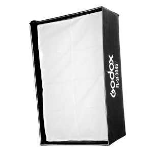 Godox Softbox + Grid for FL60 -valaisimessa on suorakulmainen muotoilu, jossa on valkoinen hajottava etupaneeli ja mustat sivut, ihanteellinen valon pehmentämiseen ja hajottamiseen valokuvauksessa ja videokuvauksessa.