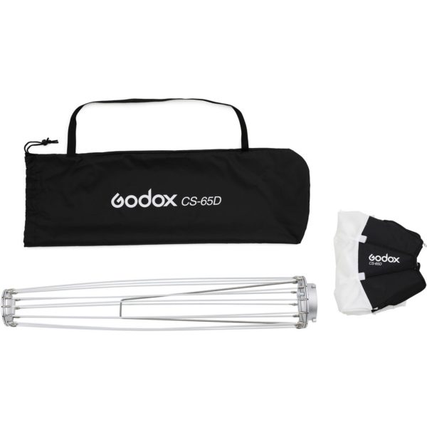 Godox CS65D Lantern Softbox 65cm -pakkaus sisältää mustan kantolaukun, kokoontaitetun metallikehyksen ja kokoontaitetun mustavalkoisen diffuusorin, jotka on esitetty valkoisella pohjalla.