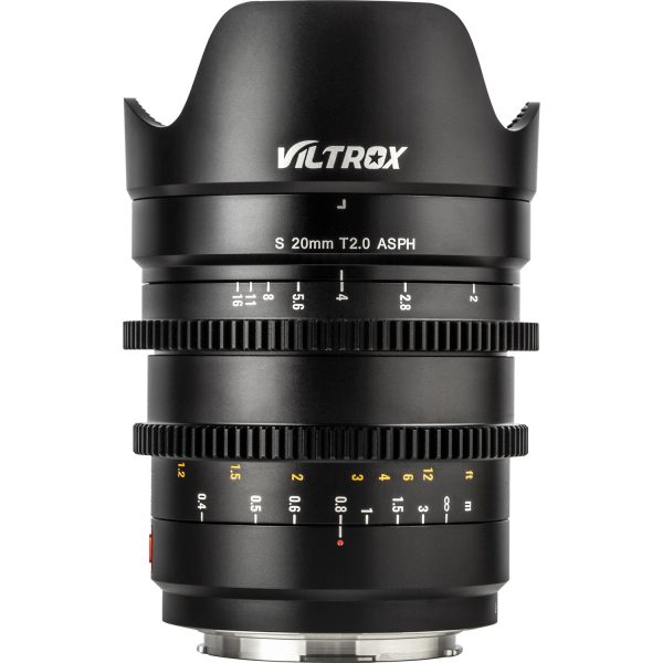 1615451536_486 Viltrox MF 20mm T2 FF Cine-objektiivi -objektiivi, L Mount, musta, kuvassa on vastavalosuoja sekä valkoisella ja keltaisella merkinnällä varustetut tarkennus- ja aukkorenkaat valkoista taustaa vasten.