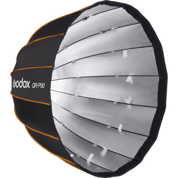 Mustan ja hopeanvärinen Godox Quick Release Parabolic Softbox QR P90 Bowens valokuvauksen valaistukseen, jossa on heijastava sisus ja näkyvä oranssi reunus.