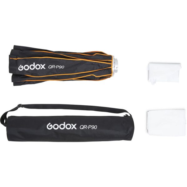 Taitettu Godox Quick Release Parabolic Softbox QR P90 Bowens, sen kantolaukku ja kaksi valkoista diffuusoria ovat esillä valkoisella pohjalla.