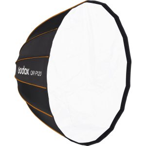 Godox Quick Release Parabolic Softbox QR P120 Bowens -valaisimessa on kahdeksankulmainen muoto, musta ulkokuori oranssilla reunuksella ja valkoinen diffuusio etupaneeli, joka on ihanteellinen studiovalaistukseen.