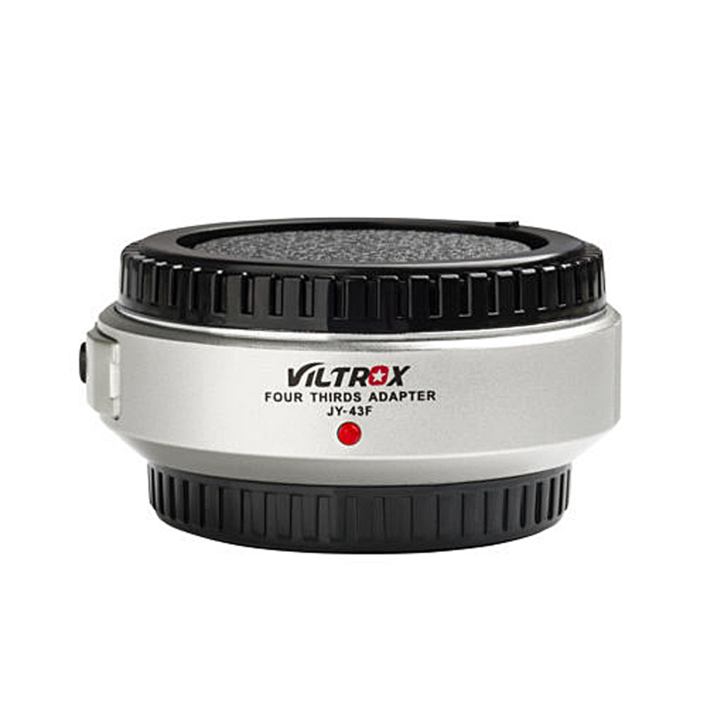 Viltrox JY 43 - MFT Autofocus-adapterissa (hopea) on mustat harjatut reunat ja punaisen pisteen merkkivalo, jonka avulla voit kiinnittää kameran objektiivit Four Thirds -kamerarunkoihin.