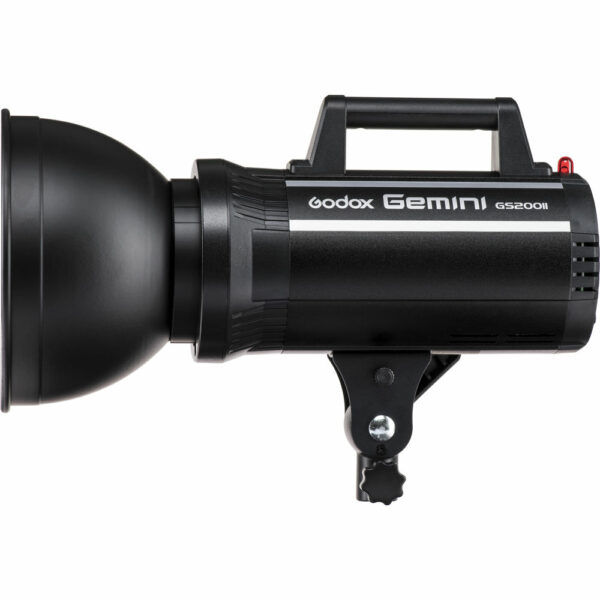 Musta Godox GS200II-stroboskooppivalaisin, jossa on kahva ja kiinnitysteline, sivukuva valkoista taustaa vasten.