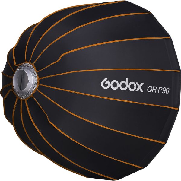 Musta Godox Quick Release Parabolic Softbox QR PF90 Profoto, jossa on oranssi reunus, näkyy sivulta, jolloin sen pyöreä muoto ja vasemmalla oleva kiinnike korostuvat.